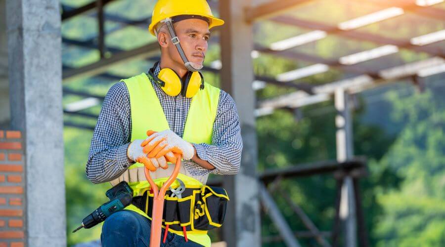 Professional gutter cleaning in Iuka, IL